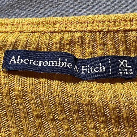 Abercrombie & Fitch - Picture 3 of 3